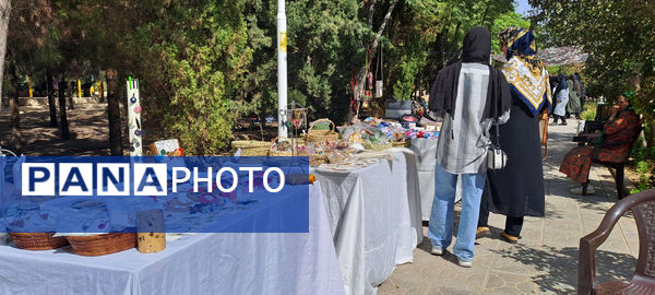 نمایشگاه محصولات دستی بانوان در بوستان نرگس قم