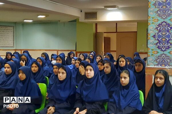 جشن مهارت با شعار هر دانش آموز یک مهارت دبیرستان شاهد غدیر شهر قدس