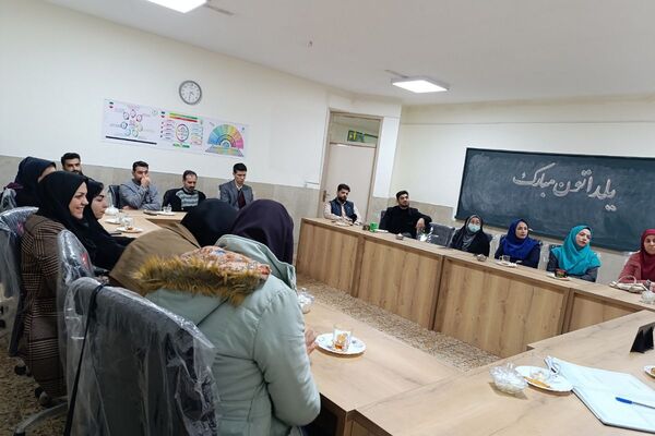  جلسه شورای معلمان دبستان شهید رجایی با محوریت طرح «رهیافت»