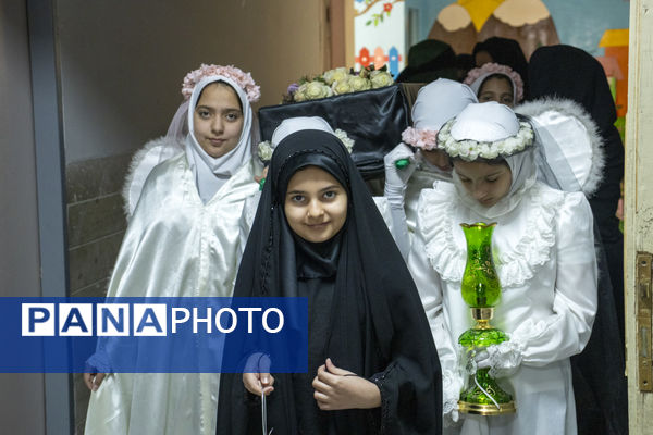 اجرای نمایش حدیث کساء و تشییع نمادین حضرت زهرا(س) توسط دانش آموزان دبستان حضرت زینب(س) 