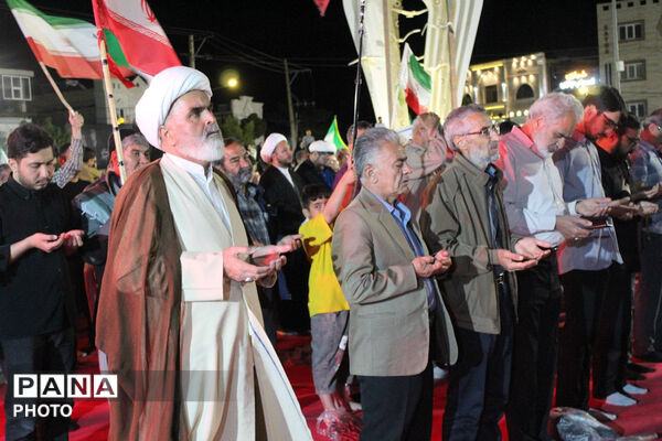 اقامه نماز استغاثه به امام زمان (ع) در میدان امام خمینی (ره )جاجرم