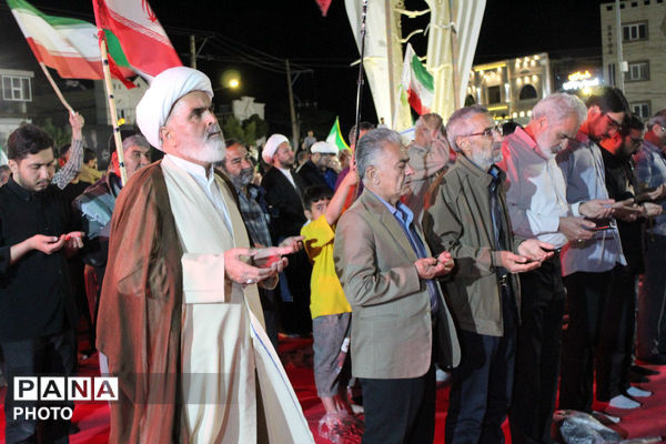 اقامه نماز استغاثه به امام زمان (ع) در میدان امام خمینی (ره )جاجرم