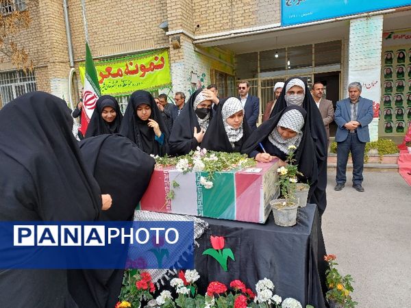 استقبال از شهید گمنام در دبیرستان نمونه معراج شیروان