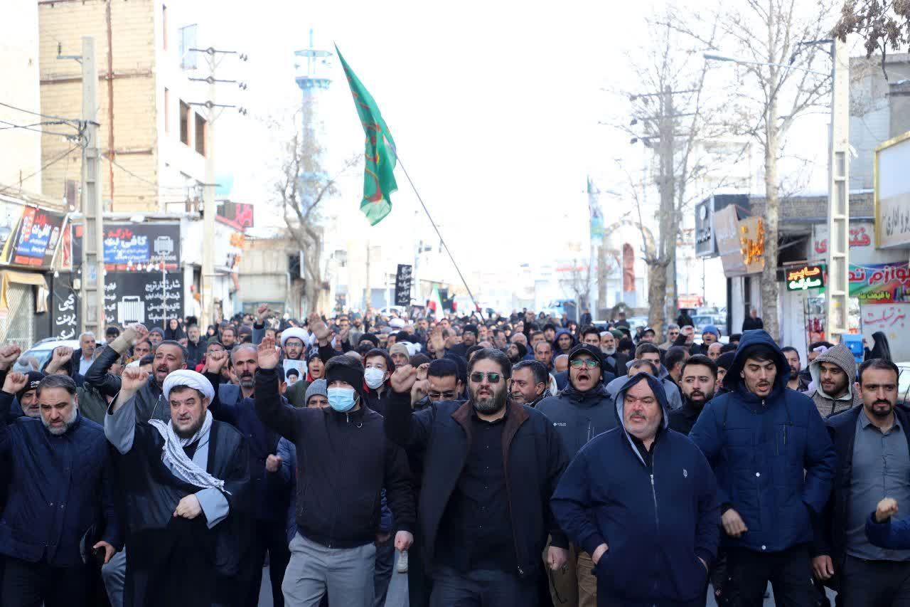 مردم روزه‌دار کمالشهر در پی شهادت رهبر انقلاب به عزاداری پرداختند