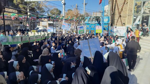 نخستین روز از دهه مبارک فجر با برگزاری برنامه‌های فرهنگی و مذهبی متنوع در شهرستان اسفراین