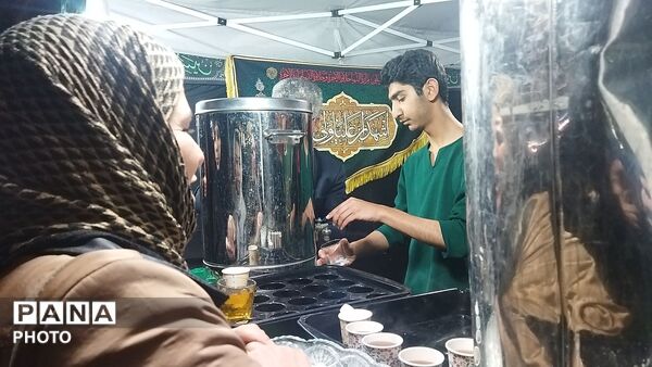 سقاخانه قمر بنی هاشم در بلوار فضل میزبان عاشقان وطن شد 