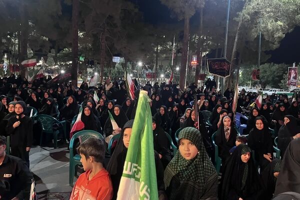 حضور پرشور نوجوانان ابرکوهی در تجمعات شبانه