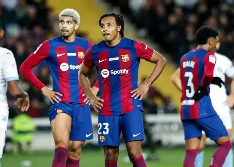 قلک فوتبال آسیا در اردوگاه آبی اناری‌ها؛ چک سفید عربستانی‌ها برای ستارگان بارسا