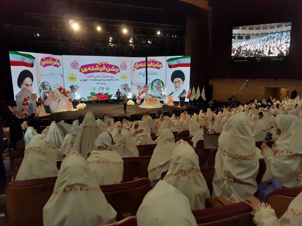 جشن تکلیف با شکوه ۲۰۰۰ نفره دانش‌آموزان کلاس سومی منطقه ۱۷