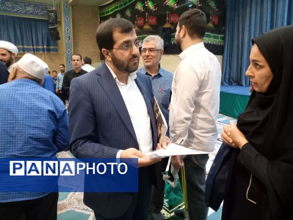 حضور دانش‌آموزان و فرهنگیان در نماز‌ جمعه صفادشت