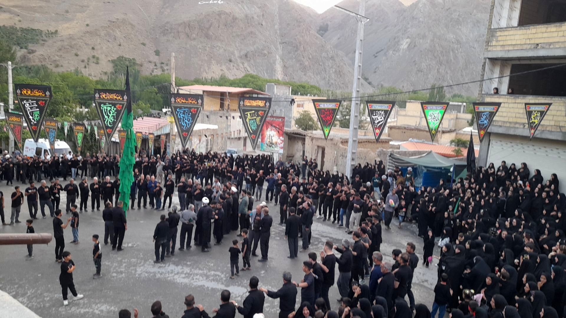 مراسم سوگواری، علم گردانی در روستای گرمدره 