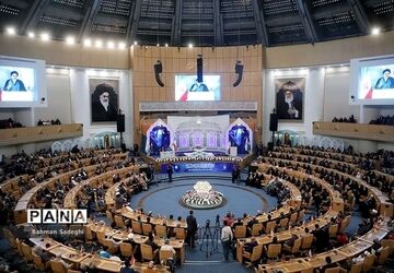 مهم‌ترین پشتوانه نظام تعلم و تربیت ایران قرآن است