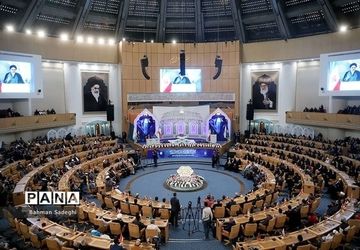 مهم‌ترین پشتوانه نظام تعلم و تربیت ایران قرآن است