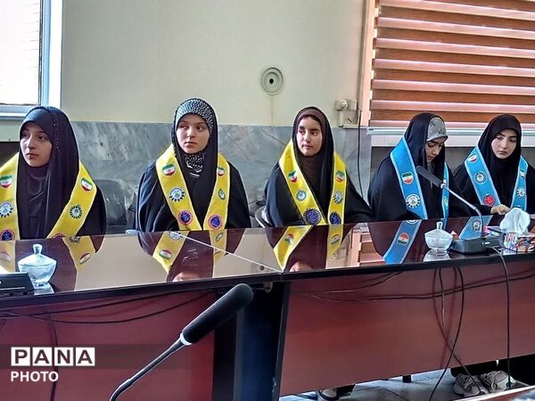 نشست هم‌ اندیشی و آیین تجلیل از دانش‌آموز خبرنگاران پانا در شهرستان کلات 