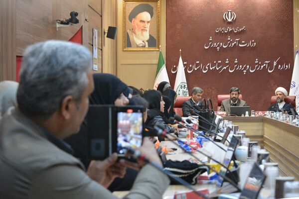 بدرقه دانش‌آموزان عمره‌گزار دختر شهرستان‌های استان تهران