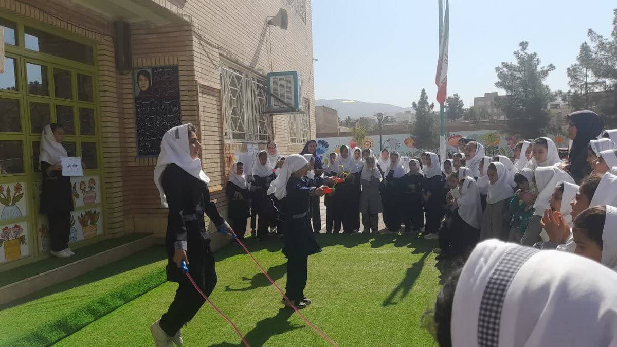 آغاز هفته تربیت‌بدنی نویدبخش روزی شاد برای دانش‌آموزان دبستان‌دخترانه‌ اشرف‌السادات‌حسینی شهر نیم‌ور