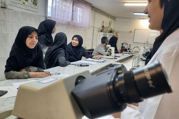 نمایش توانمندی‌های علمی دانش‌آموزان شهریار در جشنواره خوارزمی، محور علوم آزمایشگاهی