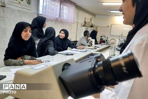 نمایش توانمندی‌های علمی دانش‌آموزان شهریار در جشنواره خوارزمی، محور علوم آزمایشگاهی