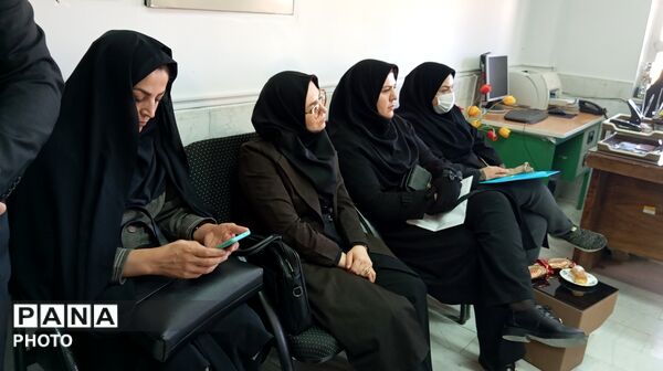 نمایشگاه اقتصاد مقاومتی و صنایع دستی هنرجویان هنرستان حضرت زهرا (س)