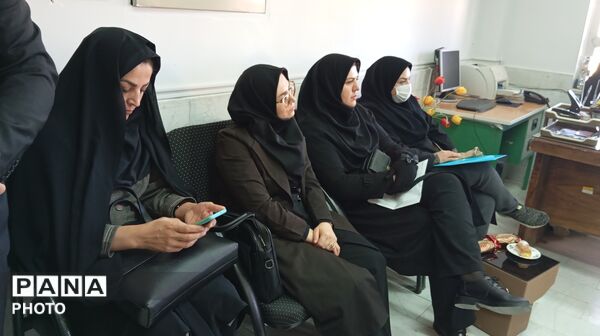 نمایشگاه اقتصاد مقاومتی و صنایع دستی هنرجویان هنرستان حضرت زهرا (س)