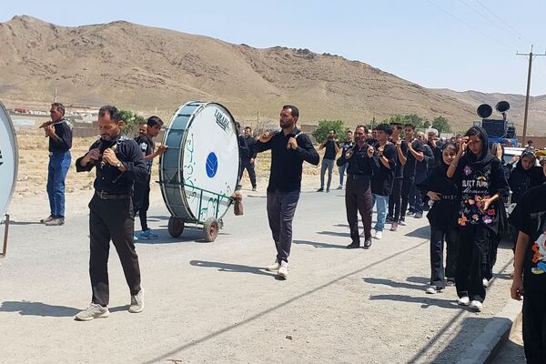 مراسم عزاداری و زنجیر‌زنی روز عاشورا در بوانات