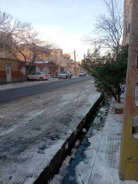 روزهای برفی تبریز از پشت پنجره