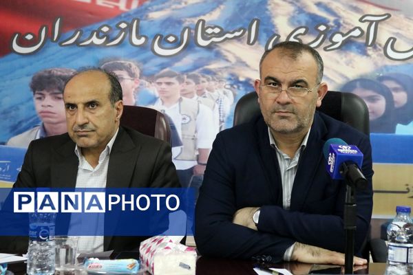 تقدیر از طلایه‌داران آگاهی در مازندران 