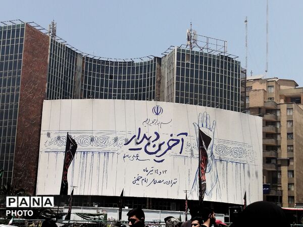 اتحاد و همبستگی مردم ایران در تشییع رهبر انقلاب 