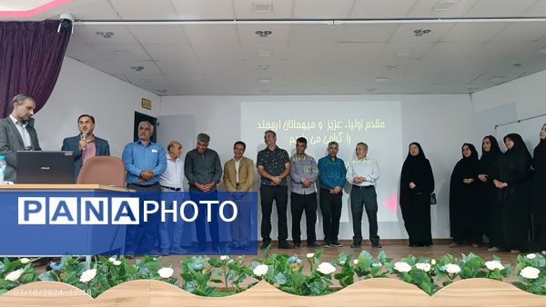 جلسه انجمن اولیا دبیرستان رئیس‌زاده خلیل‌آباد