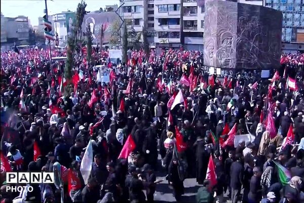 اشک‌ها و بغض‌های میلیونی در مسیر تشییع پیکر مطهر رهبر شهید