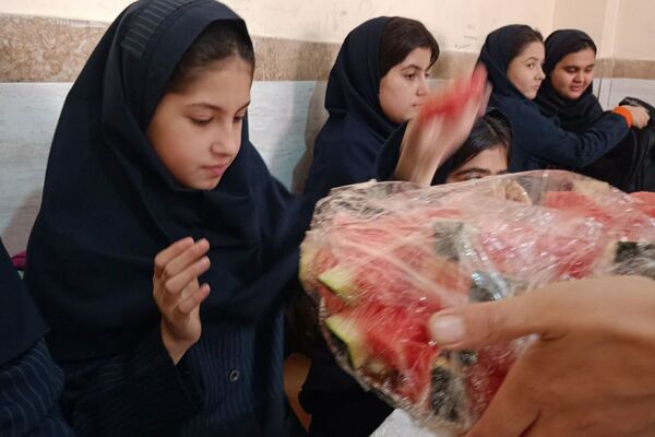 برگزاری مراسم جشن یلدا در مدرسه مهرآیین و مدرسه مریم بهارستان۲