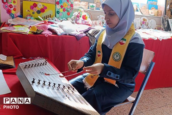 نمایشگاه کار و فناوری در دبیرستان نشاط بهارستان‌دو