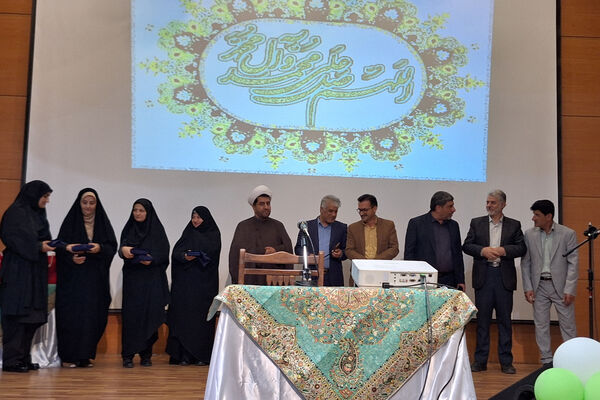 تقدیر از چهره های روشن در محفل ایمان 