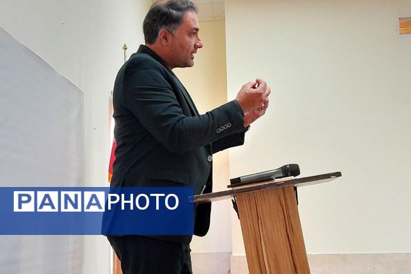 همایش فصلی مدیران مدارس فشافویه با تأکید بر قانون مداری، ارتقای کیفیت آموزشی و سلامت دانش آموزان 