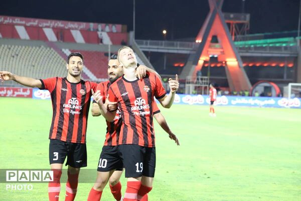 پیروزی یک بر صفر تراکتور در دیدار حساس مقابل پرسپولیس در تبریز