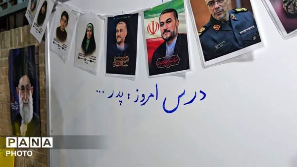 کلاس و نیمکت های نمادین به یاد دانش آموزان مینابی در موکب آموزش و پرورش ناحیه یک یزد