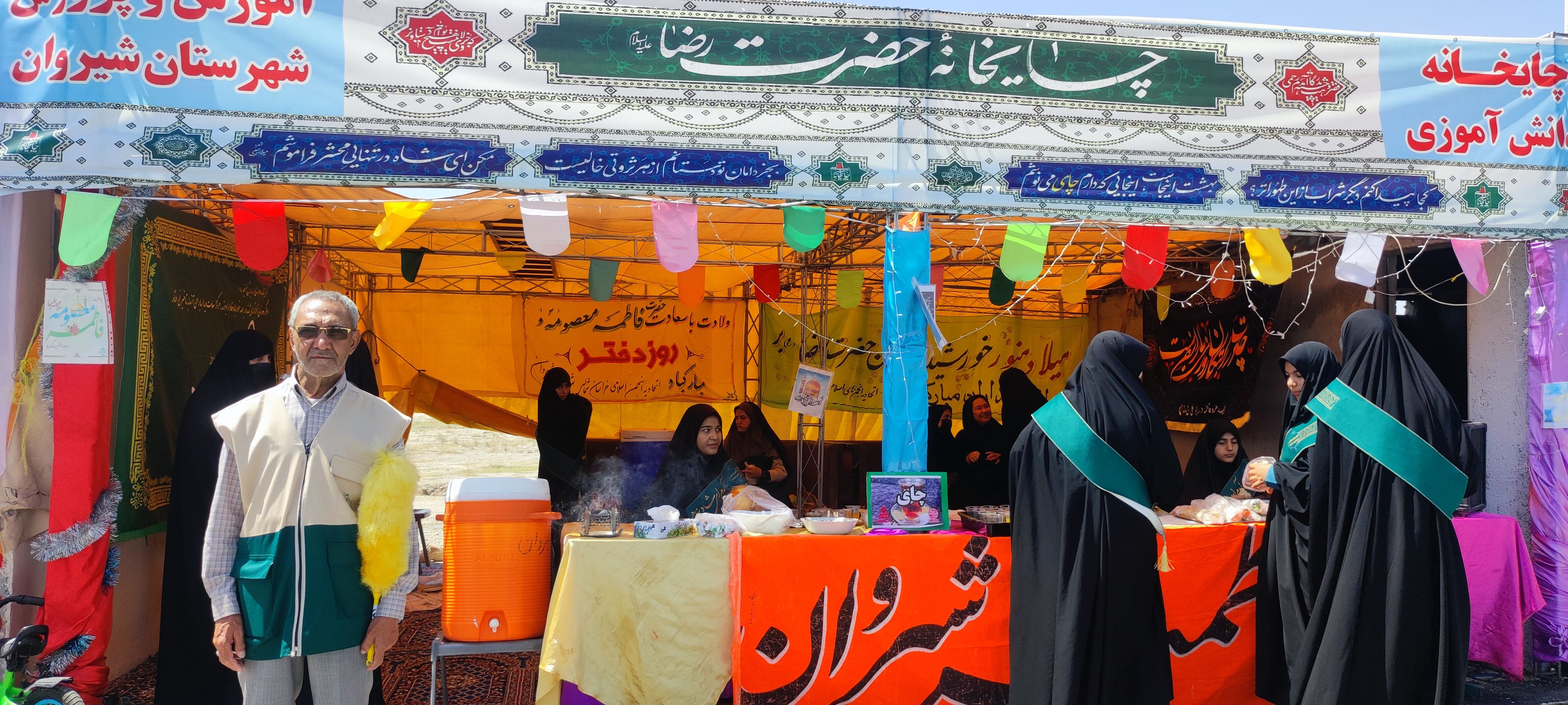 همکاری خادمیاران مدرسه فاطمیه با چایخانه دانش‌آموزی حضرت رضا (ع) در شیروان