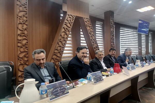 نشست مشترک اعضای کمیسیون آموزش و تحقیقات مجلس، مدیران آموزش و پررش استان خراسان رضوی و وزیر آموزش وپرورش در مشهد