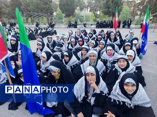برگزاری اردو یاوران ولایت دختران متوسطه اول استان اصفهان