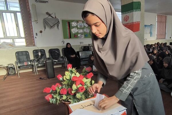 روایت همدلی دانش‌آموزان مدارس شهرستان آباده در پویش «ایران همدل»