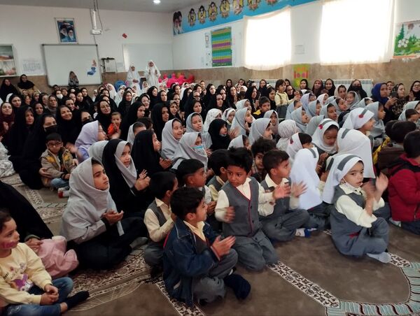 جشن مادر و دختری  در مدرسه تکتم خلیل آباد 