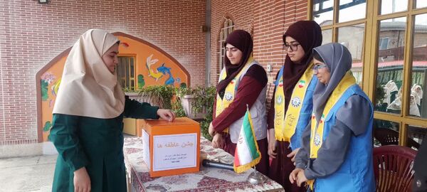 جشن عاطفه‌ها در دبیرستان دوره اول شاهد دخترانه شهرستان کردکوی