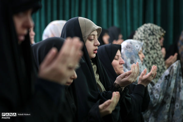 اقامه نماز عید سعید فطر در آستان مقدس امام زاده صالح(ع)