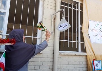 بزرگداشت مقام معلم در دبیرستان کوثر فرهنگیان 