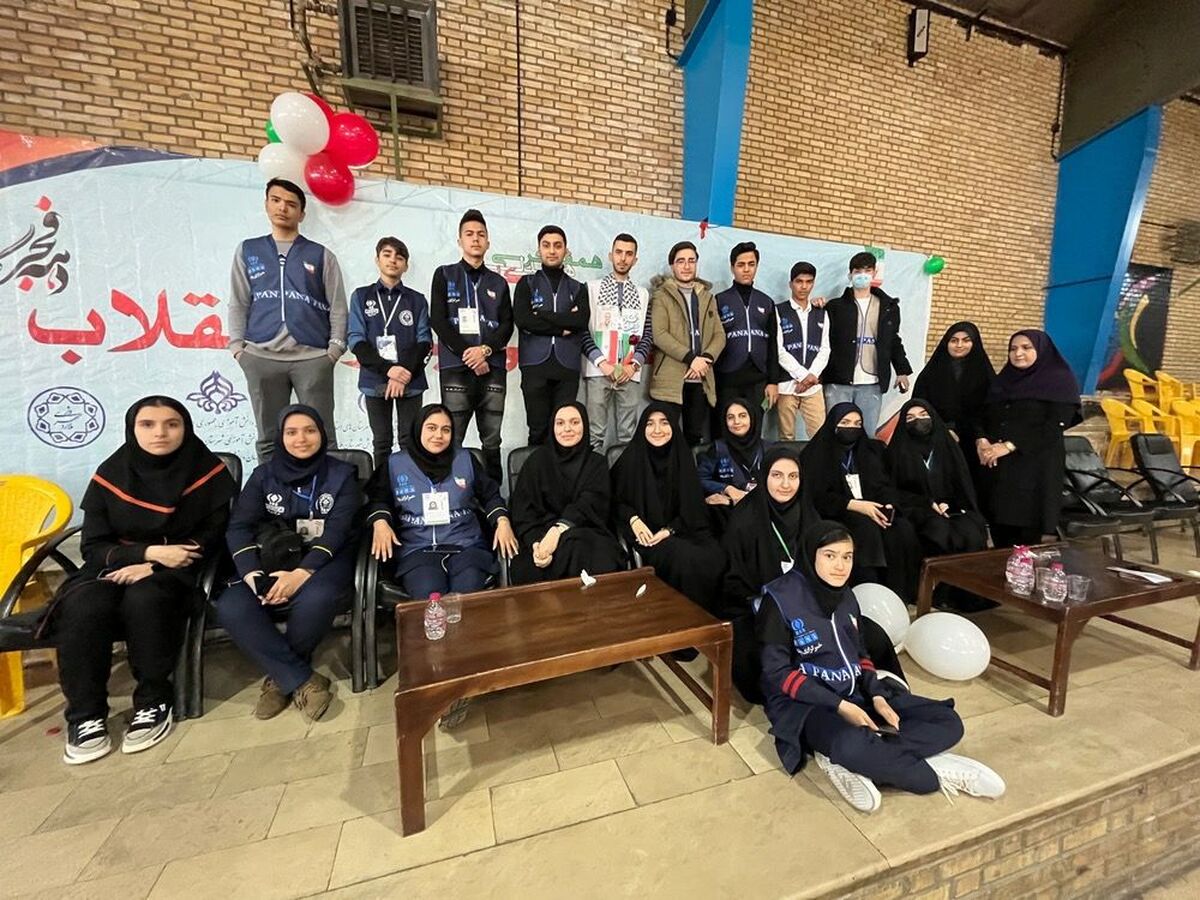 پانا بارانی است که بر نهال کاشته شده دانش‌آموزان می‌بارد و درخت سرو قامتی را به آیندگان تحویل می‌دهد