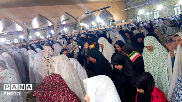 اقامه نماز عید فطر در یاسوج مصلی امام خمینی (ره)