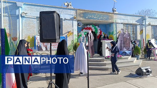 آیین نواختن زنگ انقلاب اسلامی به مناسبت چهل و ششمین سالگرد پیروزی انقلاب در نیشابور