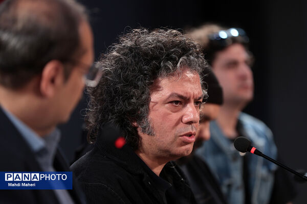 نشست نقد و بررسی فیلم «جهان مبهم هاتف» در چهل و چهارمین جشنواره ملی فیلم فجر