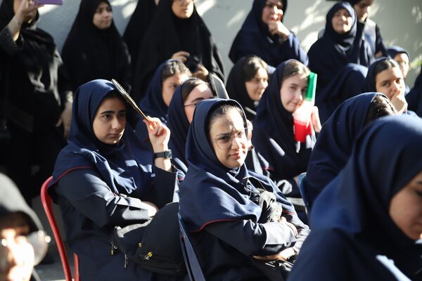 نواختن زنگ آغاز سال تحصیلی با حضور وزیر دادگستری 