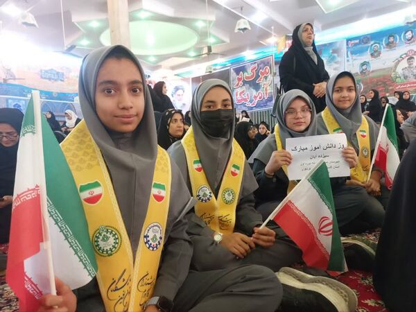 حماسه حضور نوجوانان کردکوی در روز دانش‌آموز